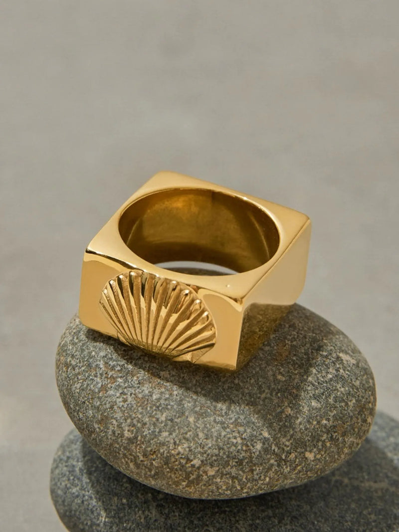 Vintage Shell Pattern Gold Signet Ring – Cimi Bikini